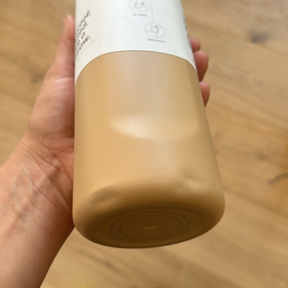 Owala 24oz Free Sip Water Bottle Muddy Buddy NWT - Picture 3 of 4